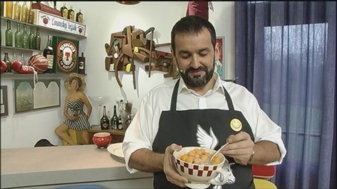 David de Jorge y uno tazón de cheetos con leche con nesquik