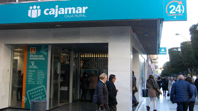 Oficina de Cajamar en el Paseo de Almería.