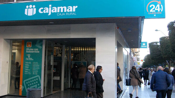 Imagen de archivo de la oficina de Cajamar en el Paseo de Almería