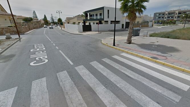 Punto de la calle Baza de Vera en donde se ubicará el nuevo semáforo.