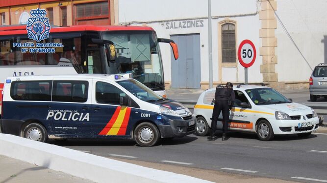 Detenido por saltarse un control de la Policía Nacional cuando venía de estar con unos amigos en Huércal de Almería