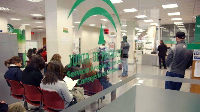 Las oficinas del SAE permanecen cerradas en Almería.