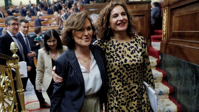 María Jesús Montero y Carmen Calvo, esta semana en el Congreso.