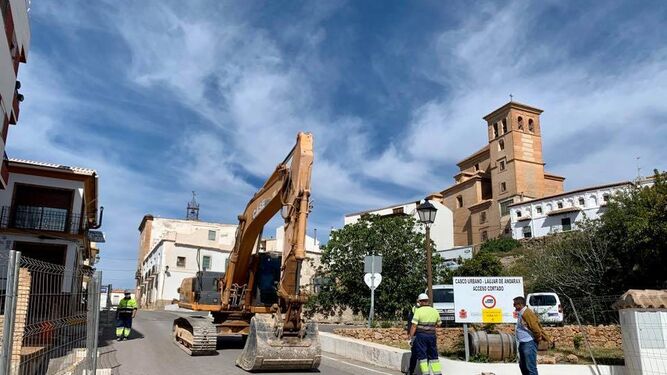 Las obras de la carretera y la Plaza Mayor de Laujar ya están en marcha tras el parón