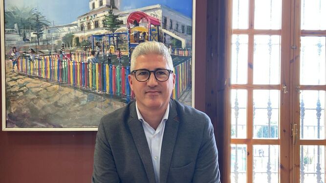 El alcalde de Huércal de Almería exige a la Mancomunidad del Bajo Andarax ayudas a vecinos, mayores y comerciantes