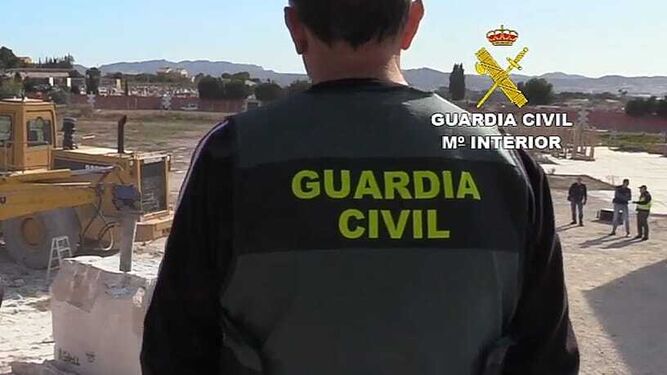 La Guardia Civil auxilió a este trabajador.