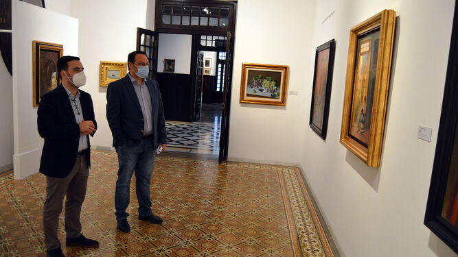 El concejal Carlos Sánchez junto a Juan Manuel Martín Robles en el Museo Doña Pakyta.