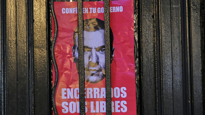 Concentraci&oacute;n en protesta por la gesti&oacute;n del Gobierno en la calle N&uacute;&ntilde;ez de Balboa de Madrid.