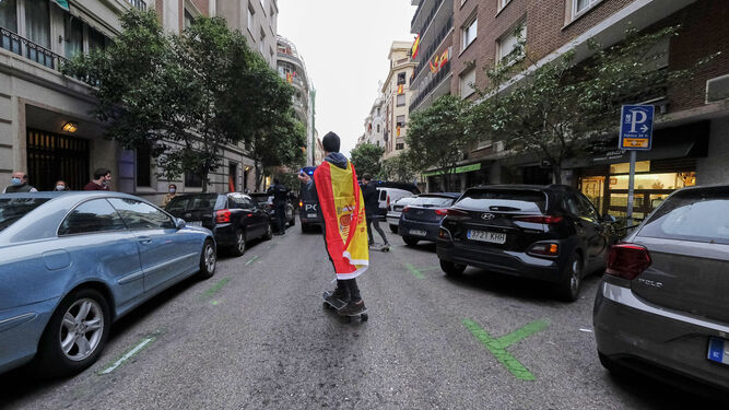 Concentraci&oacute;n en protesta por la gesti&oacute;n del Gobierno en la calle N&uacute;&ntilde;ez de Balboa de Madrid.