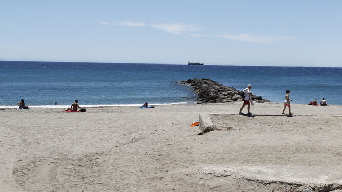 Fotogaler&iacute;a primer d&iacute;a de playa tras el confinamiento en Almer&iacute;a