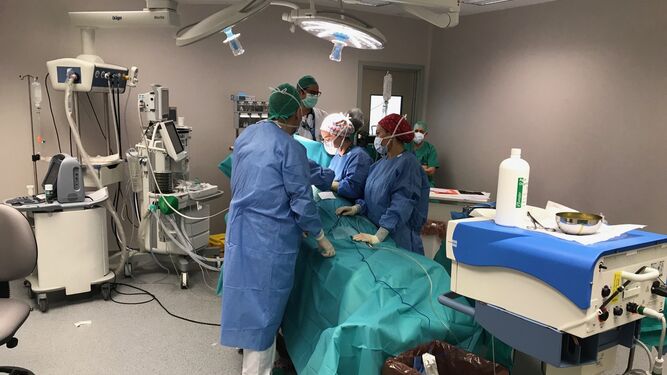Primeras operaciones en los quirófanos del hospital Materno Infantil de Almería