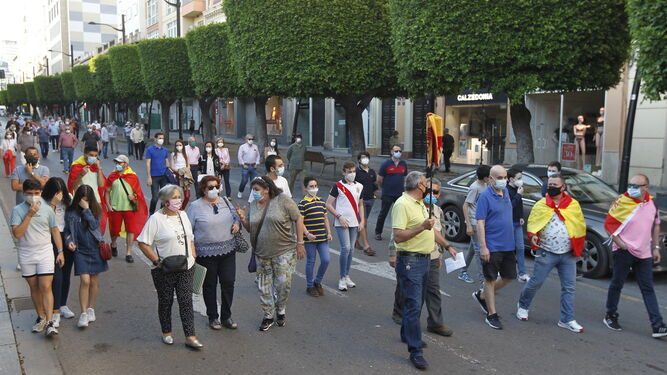 La manifestación taurina bajando por el Paseo hacia la Plaza Circular.