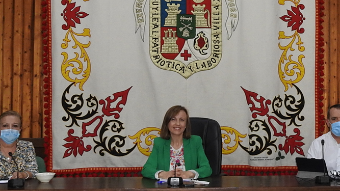La alcaldesa junto al concejal de Hacienda y la portavoz de Ciudadanos.