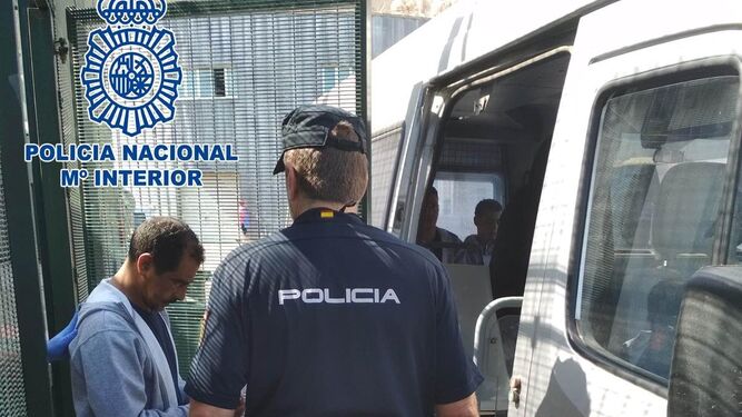 Detenidos cuatro presuntos patrones de pateras con 35 ocupantes que habrían pagado hasta 2.000 euros
