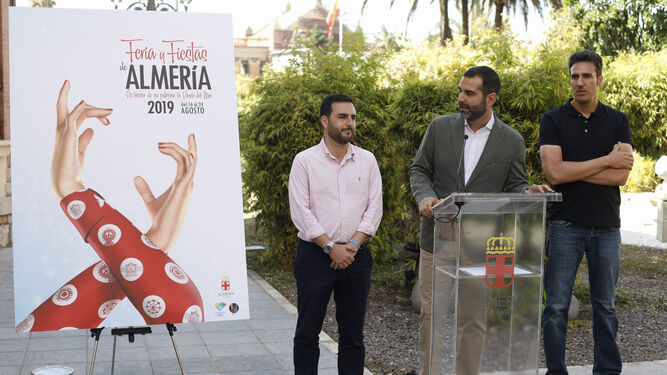 Ramón Fernández-Pacheco con Carlos Sánchez presentando el cartel de la feria del pasado año.