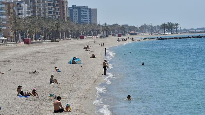 La Universidad de Almería colabora en un estudio pionero sobre la presencia de COVID-19 en el agua, arena y duchas de las playas