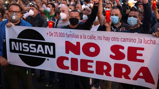 Manifestación multitudinaria en Barcelona contra el cierre de Nissan