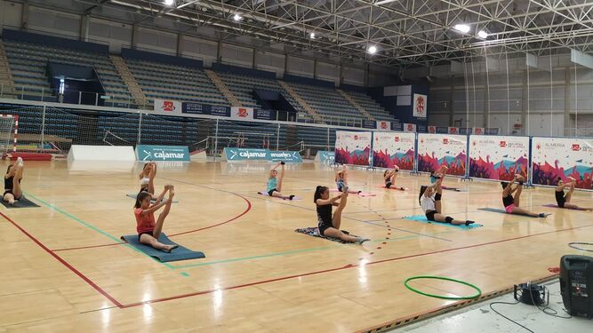 Las gimnastas alternan el Palacio Mediterráneo con el Moisés Ruiz
