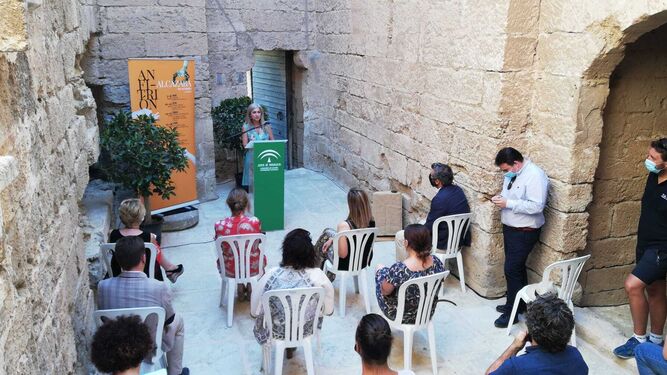 La consejera, Patricia del Pozo presentando en la Alcazaba el festival ‘Anfitrión’.