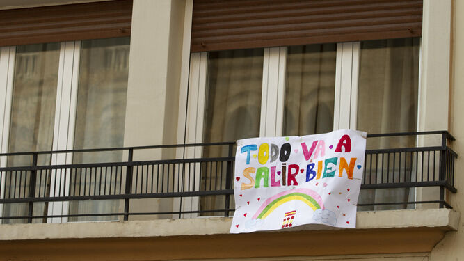 Un mensaje de ánimo en un balcón durante el confinamiento.