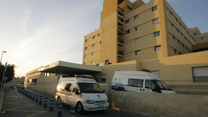 El herido ha sido trasladado al hospital Torrecárdenas.