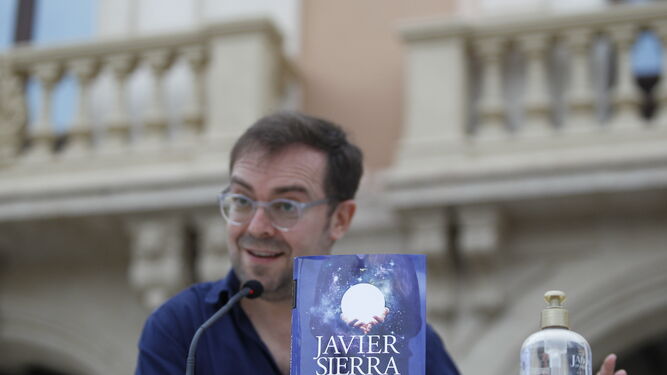 Fotogaler&iacute;a El Diario de los Libros, con el escritor Javier Sierra.