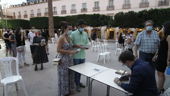 Fotogaler&iacute;a El Diario de los Libros, con el escritor Javier Sierra.