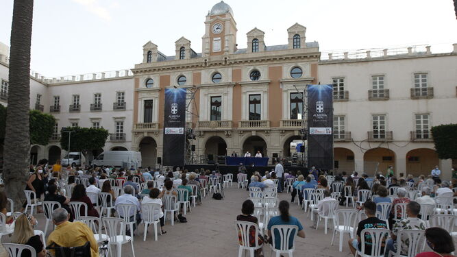 El acto tuvo lugar en la Plaza de la Constitución con la asistencia de mucho público.