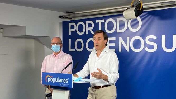 Los senadores del PP Luis Rogelio Rodríguez-Comendador y Rafael Hernando