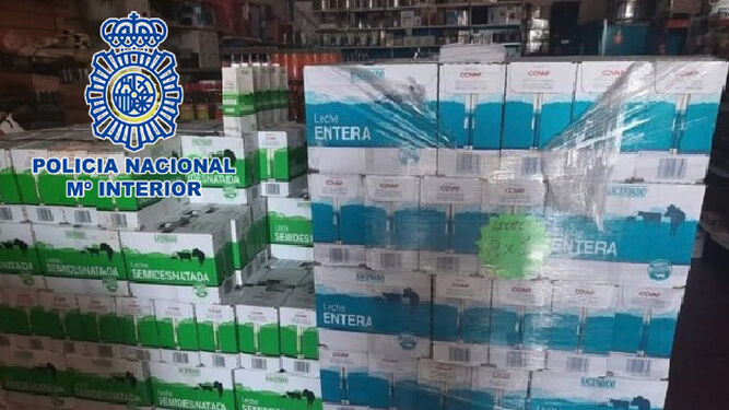 Dos detenidos por vender dos palés leche donada por Covap a Cruz Roja