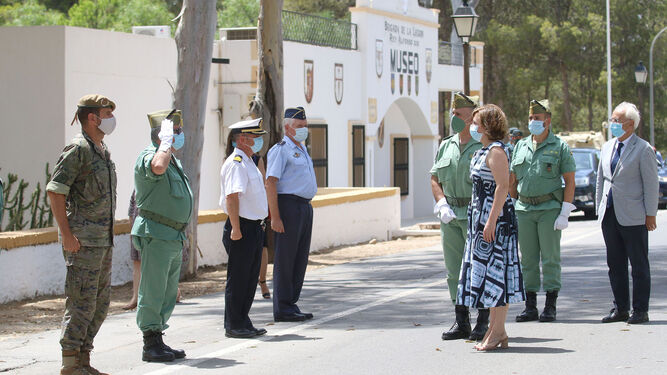 Fotogaler&iacute;a de la visita de la delegada del Gobierno en Andaluc&iacute;a a la Brigada Rey Alfonso XIII