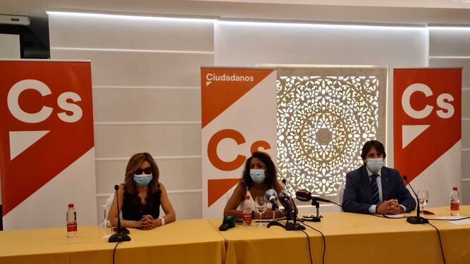 La diputada de Ciudadanos (Cs) por Almería en el Parlamento andaluz y portavoz de la formación naranja en la provincia se ha reunido con los representantes de las organizaciones agrarias.