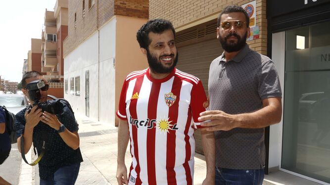 Turki Al-Sheikh saliendo de la notaría tras comprar el club el 2 de agosto de 2019