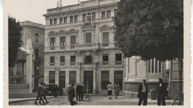 Antiguo edificio de Correos, proyectado por Cuartara Cassinello en 1894 y demolido en 1967.