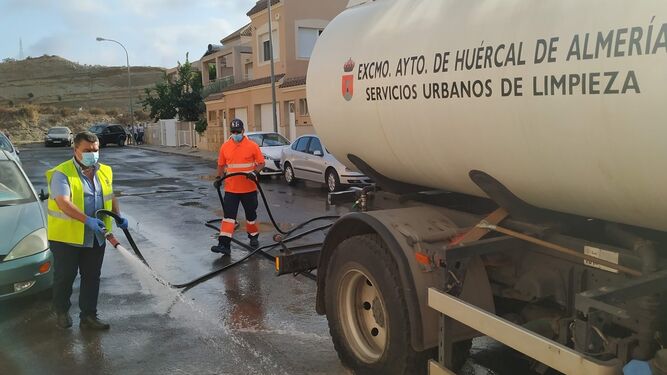 Huércal de Almería duplica las tareas de desinfección viaria y en parques y jardines
