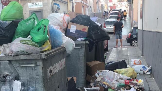 El PSOE exige que la limpieza especial por barrios no se haga reduciendo el servicio general