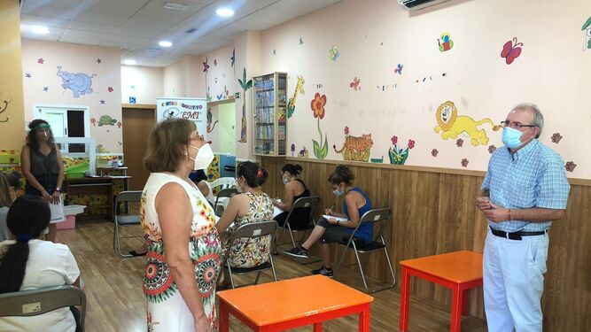 Bonilla visita las cuatro escuelas infantiles de Vícar en la vuelta a la actividad
