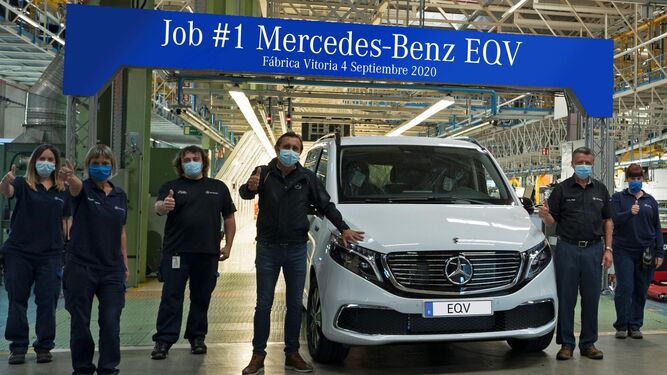 Sale de la factoría de Vitoria el primer Mercedes EQV, el monovolumen eléctrico