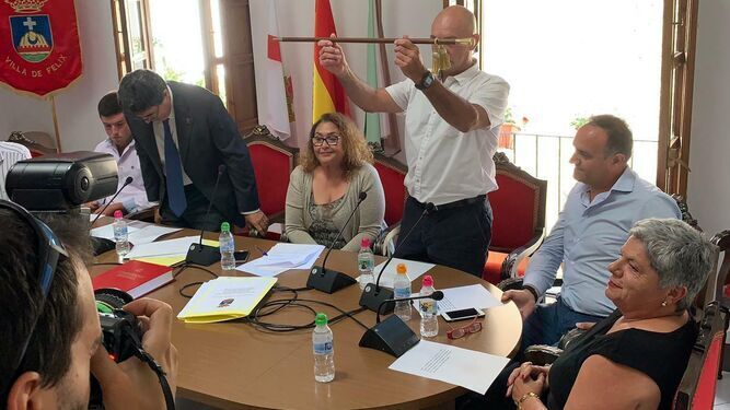 'Almería Viva' amenaza con una moción de censura en Felix por el "inmovilismo" de Magán