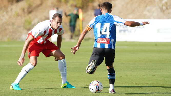 Petrovic es uno de los muchos jugadores que el Almería tiene en la zona ancha