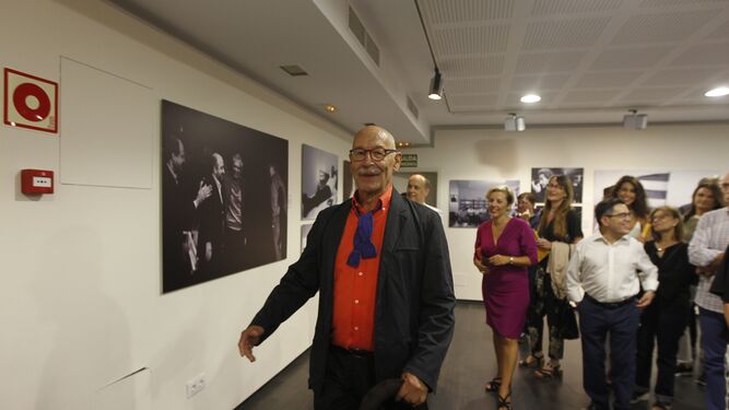 Pablo Juliá durante la última exposición que realizó el año pasado en Unicaja.