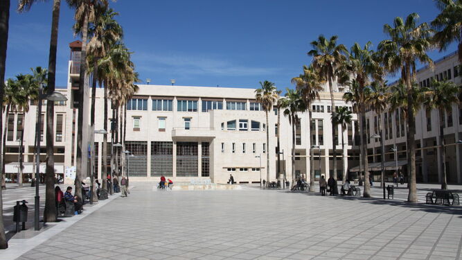 Vista exterior del Ayuntamiento de El Ejido.