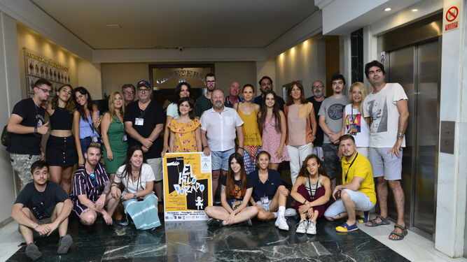 Equipo de rodaje de 'El hilo dorado' en el hotel Hanibal de Linares.