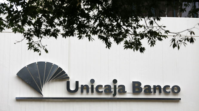 Logotipo de Unicaja en la sede central