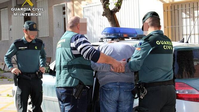 Foto de archivo de una detención por parte de la Guardia Civil.