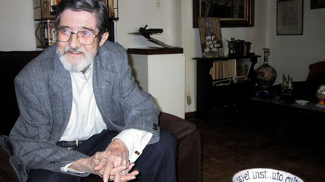 Rafael Montesinos, retratado en mayo de 2002 en su casa de Madrid para la entrevista que concedió a 'Diario de Sevilla'.