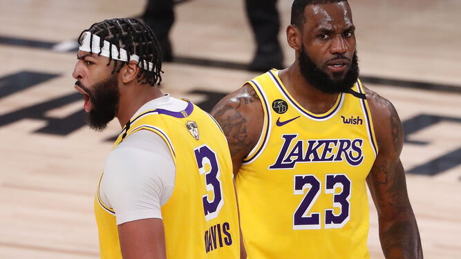 La pareja Anthony Davis y LeBron James aportó 59 puntos a los Angeles Lakers