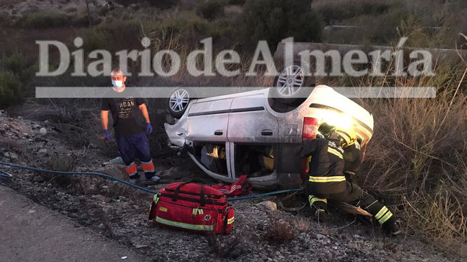 Dos heridos tras el choque frontal de dos turismos en la A-370 en Garrucha