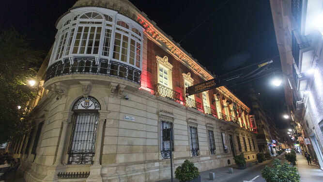 El Palacio Provincial se ilumina con los colores de la bandera de España