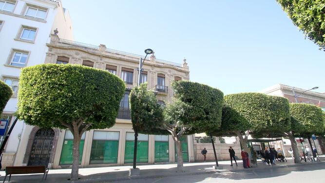 Edificio a la Tesorería en el Paseo de Almería